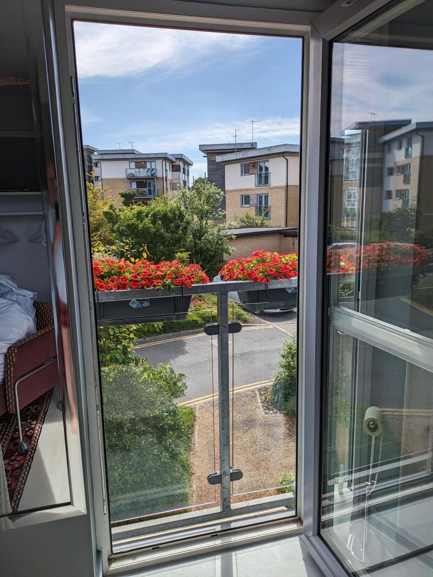 2 Homestay Guest Rooms ฮันติงตัน ภายนอก รูปภาพ